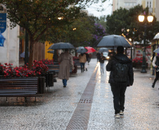 FIM DE SEMANA GELADO SEGUE COM CHUVA NO PARANÁ
