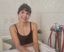 Preparação de atletas: trabalho de fisioterapia é apoio precioso para performance de bailarinos do Teatro Guaíra
