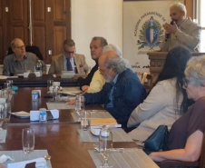 Centro Cultural Teatro Guaíra faz entrega e apresentação do livro sobre os 40 anos da OSP para Academia Paranaense de Letras