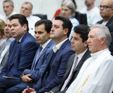 O governador Carlos Massa Ratinho Junior participa nesta terça-feira (26) da sessão solene em Homenagem da Assembleia Legislativa do Estado do Paraná às lideranças religiosas da Igreja Católica e à Conferência Nacional dos Bispos do Brasil – Regional Sul 2