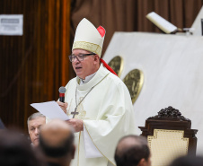 O governador Carlos Massa Ratinho Junior participa nesta terça-feira (26) da sessão solene em Homenagem da Assembleia Legislativa do Estado do Paraná às lideranças religiosas da Igreja Católica e à Conferência Nacional dos Bispos do Brasil – Regional Sul 2