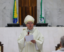 O governador Carlos Massa Ratinho Junior participa nesta terça-feira (26) da sessão solene em Homenagem da Assembleia Legislativa do Estado do Paraná às lideranças religiosas da Igreja Católica e à Conferência Nacional dos Bispos do Brasil – Regional Sul 2