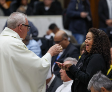 O governador Carlos Massa Ratinho Junior participa nesta terça-feira (26) da sessão solene em Homenagem da Assembleia Legislativa do Estado do Paraná às lideranças religiosas da Igreja Católica e à Conferência Nacional dos Bispos do Brasil – Regional Sul 2
