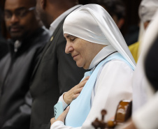 O governador Carlos Massa Ratinho Junior participa nesta terça-feira (26) da sessão solene em Homenagem da Assembleia Legislativa do Estado do Paraná às lideranças religiosas da Igreja Católica e à Conferência Nacional dos Bispos do Brasil – Regional Sul 2