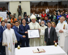 O governador Carlos Massa Ratinho Junior participa nesta terça-feira (26) da sessão solene em Homenagem da Assembleia Legislativa do Estado do Paraná às lideranças religiosas da Igreja Católica e à Conferência Nacional dos Bispos do Brasil – Regional Sul 2