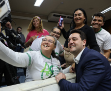 O governador Carlos Massa Ratinho Junior participa nesta terça-feira (26) da sessão solene em Homenagem da Assembleia Legislativa do Estado do Paraná às lideranças religiosas da Igreja Católica e à Conferência Nacional dos Bispos do Brasil – Regional Sul 2