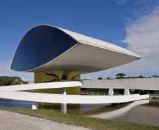 MON lança dois novos catálogos de exposições