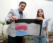 Representantes do Centro Juvenil de Artes Plásticas são destaque em concurso internacional