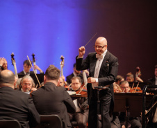 Orquestra Sinfônica do Paraná celebra 41 anos com concerto dedicado a grandes compositores brasileiros