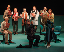 “Gregor” encerra temporada com sessões cheias no Teatro José Maria Santos