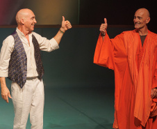 “Gregor” encerra temporada com sessões cheias no Teatro José Maria Santos