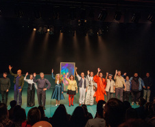 “Gregor” encerra temporada com sessões cheias no Teatro José Maria Santos