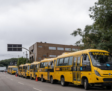 Educação realiza mais uma etapa da maior entrega de ônibus escolares da história