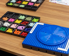 Educação adquire 120 kits para ensino de Matemática para alunos com deficiência visual