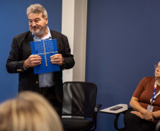 Educação adquire 120 kits para ensino de Matemática para alunos com deficiência visual