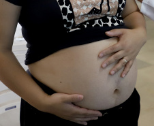 Após incorporar vacina para gestantes, Paraná registra queda de 83,5% nos internamentos de bebês