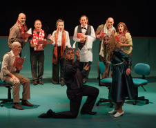 “Gregor – uma odisseia patética”, da G2 Cia de Dança, volta ao Teatro José Maria Santos