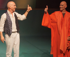 “Gregor – uma odisseia patética”, da G2 Cia de Dança, volta ao Teatro José Maria Santos