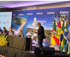 Viaje Paraná apresenta turismo estadual a profissionais do setor fiscal, em Foz do Iguaçu