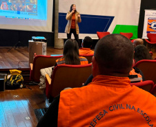 Estado capacita Defesa Civil para atendimento de deficientes auditivos em desastres