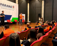 Estado capacita Defesa Civil para atendimento de deficientes auditivos em desastres