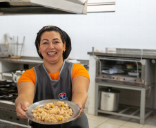 Governo do Paraná concede progressão a 13,2 mil agentes educacionais da rede estadual