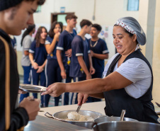 FUNDEPAR - Paraná lança edital de R$ 8,8 milhões para alimentação escolar inclusiva e especializada
