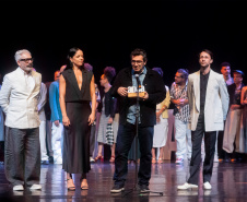 Balé Teatro Guaíra recebe Prêmio APCA em São Paulo