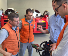  Em visita técnica na Europa, Estado finaliza compra de 8 robôs de combate a incêndios 