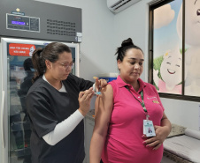 Após incorporar vacina para gestantes, Paraná registra queda de 83,5% nos internamentos de bebês
