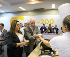 Piana participa da abertura da maior feira de fornecedores automotivos do Paraná