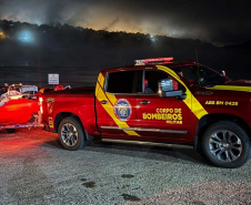 Bombeiros fazem treinamento operacional em Foz do Iguaçu com motoaquáticas de resgate inéditas no Brasil