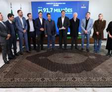 Governador Ratinho Junior confirma mais R$ 385,3 milhões em obras para 11 municípios