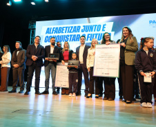 GOV PREMIO ALFABETIZA JUNTOS