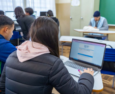  Tutor IA auxilia estudantes da rede estadual na elaboração de redações