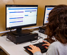  Tutor IA auxilia estudantes da rede estadual na elaboração de redações