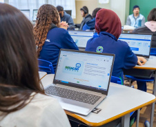 Tutor IA auxilia estudantes da rede estadual na elaboração de redações