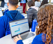  Tutor IA auxilia estudantes da rede estadual na elaboração de redações
