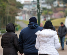 PRIMEIRA FRENTE FRIA DO INVERNO COMEÇA A ATRAVESSAR O PARANÁ