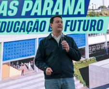 O governador Carlos Massa Ratinho Junior e o secretário da Educação, Roni Miranda, assinam nesta quarta-feira (24), o contrato do programa Mais Escolas Paraná