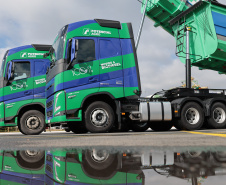 ENTREGA CAMINHÕES VOLVO