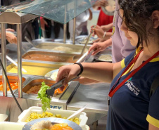 Em oito anos, Paraná investe R$ 2,8 bilhões e diversifica alimentação escolar com orgânicos, frutas nativas e tecnologia de conservação
