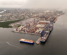 Porto de Paranaguá assume vice-liderança nacional na movimentação de veículos