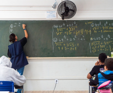 Paraná é o 3º estado com mais docentes inscritos na Olimpíada de Professores de Matemática do Brasil; primeiro teste vai até domingo (28)
