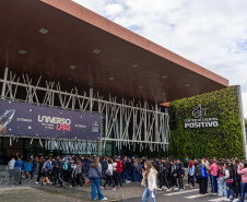 Universo UFPR: feira de cursos aproxima estudantes do Ensino Superi or