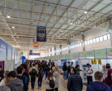 Universo UFPR: feira de cursos aproxima estudantes do Ensino Superi or