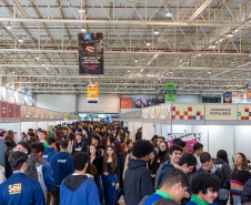 Universo UFPR: feira de cursos aproxima estudantes do Ensino Superi or