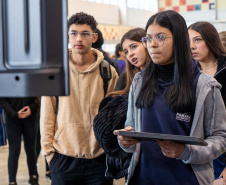 Universo UFPR: feira de cursos aproxima estudantes do Ensino Superi or