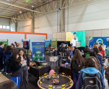 Universo UFPR: feira de cursos aproxima estudantes do Ensino Superi or