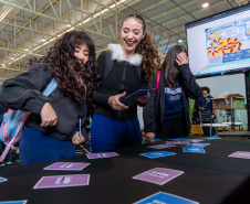 Universo UFPR: feira de cursos aproxima estudantes do Ensino Superi or